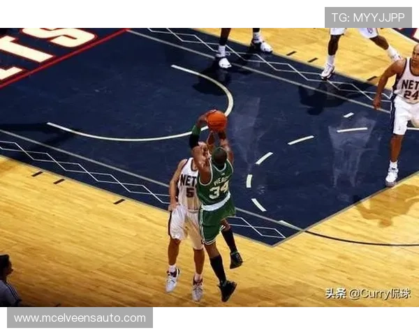 为什么防守球员会被判防守三秒违例？新手必知规则解析